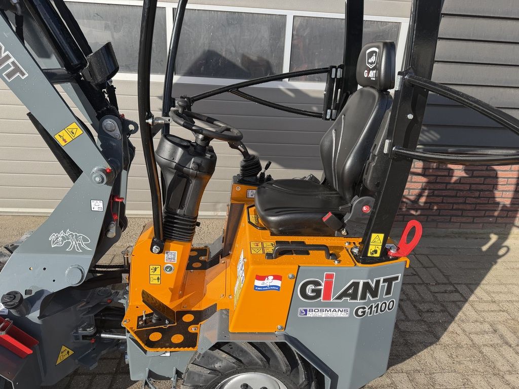 Giant G1100 minishovel NIEUW budget uitvoering €345 LEASE