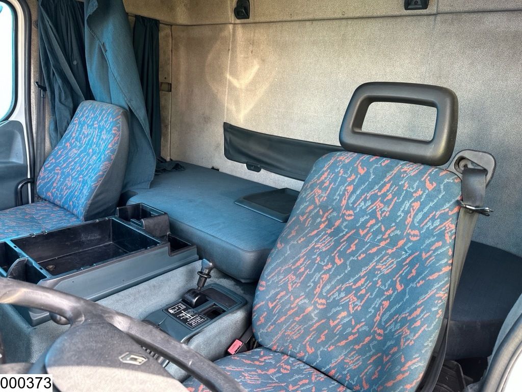 Renault Premium 250 Manual transmission, Steel suspension, 12,000 Ltr.