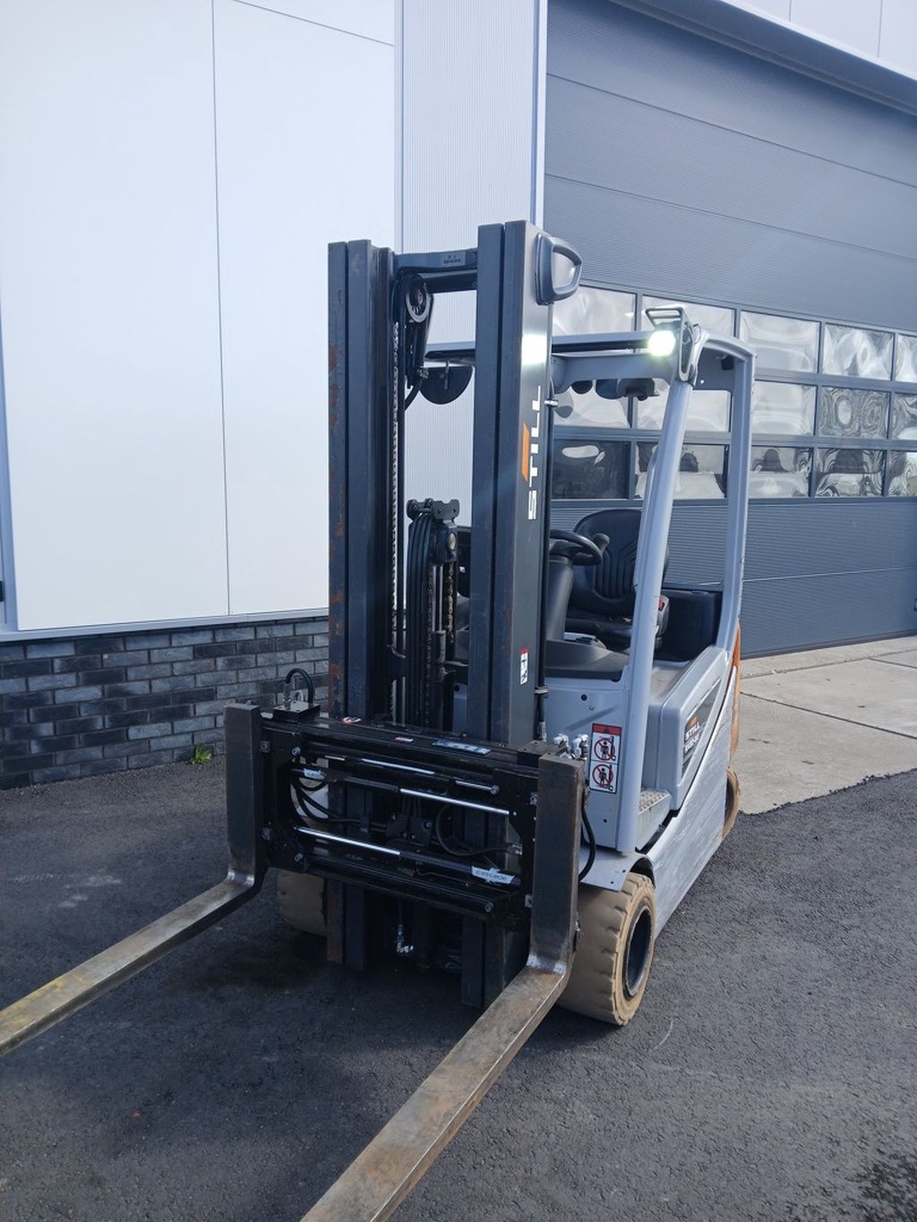 Still 2 ton electro met vorkenversteller. Bj2022!!