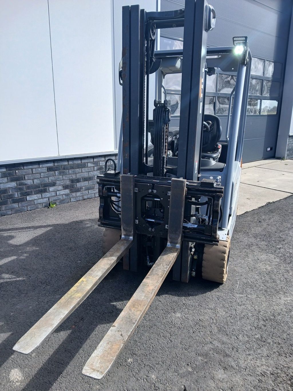 Still 2 ton electro met vorkenversteller. Bj2022!!