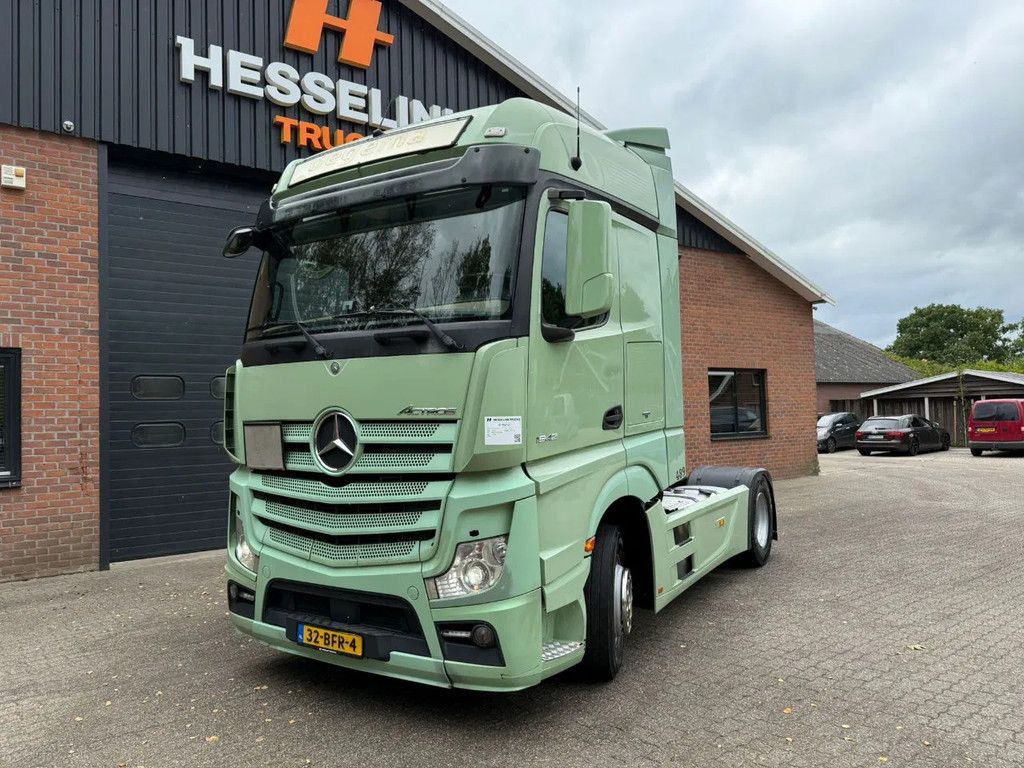 Mercedes-Benz Actros 1842 4X2 Streamspace Side skirts 2x tank NL Truck