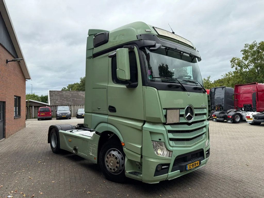 Mercedes-Benz Actros 1842 4X2 Streamspace Side skirts 2x tank NL Truck