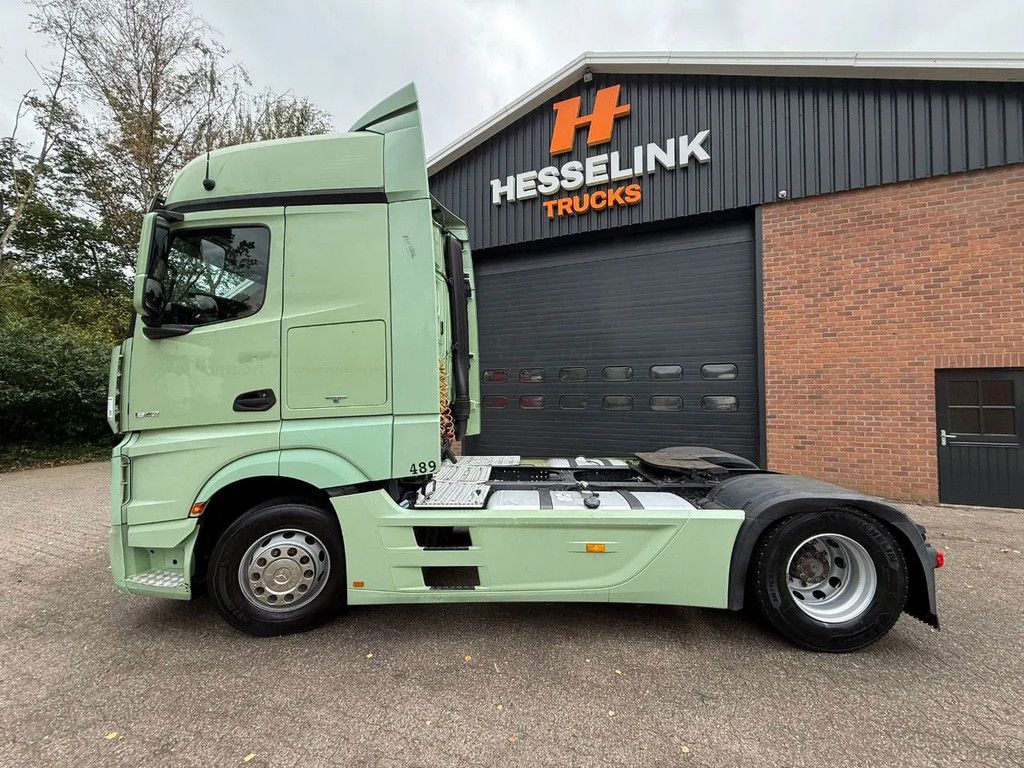 Mercedes-Benz Actros 1842 4X2 Streamspace Side skirts 2x tank NL Truck