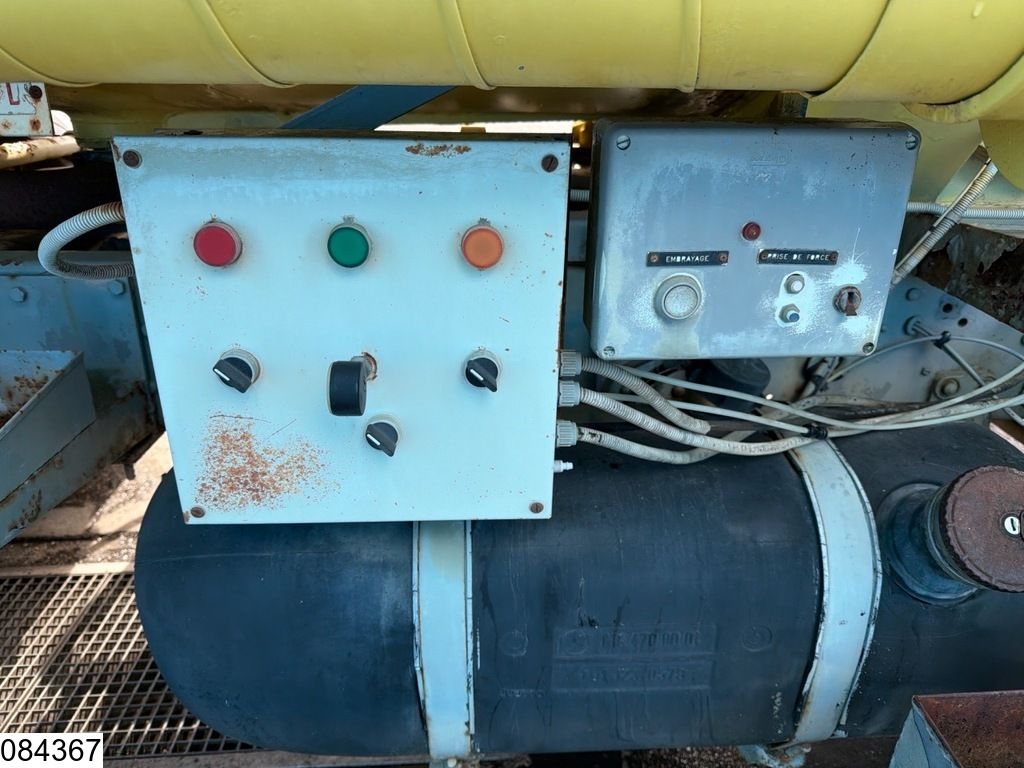 Mercedes 1013 Manual transmission, PTO, Steel suspension, 1 Comp