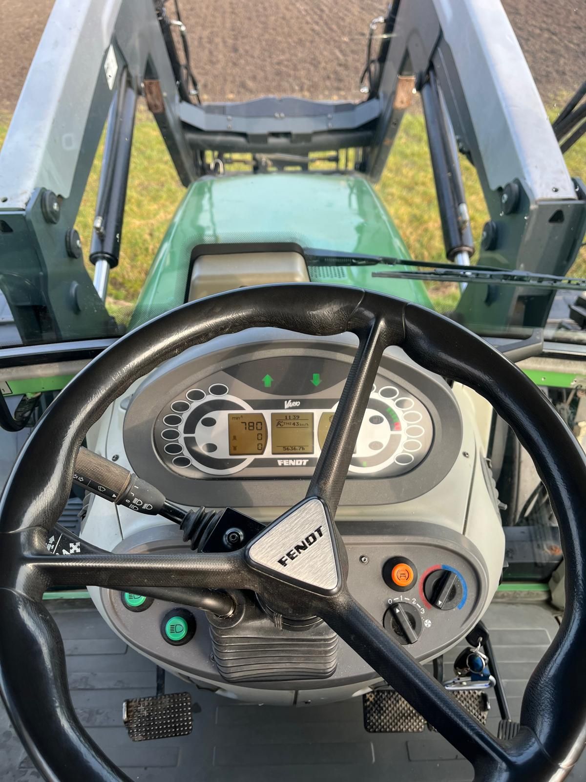 Fendt 312 Vario TMS met Quicke voorlader