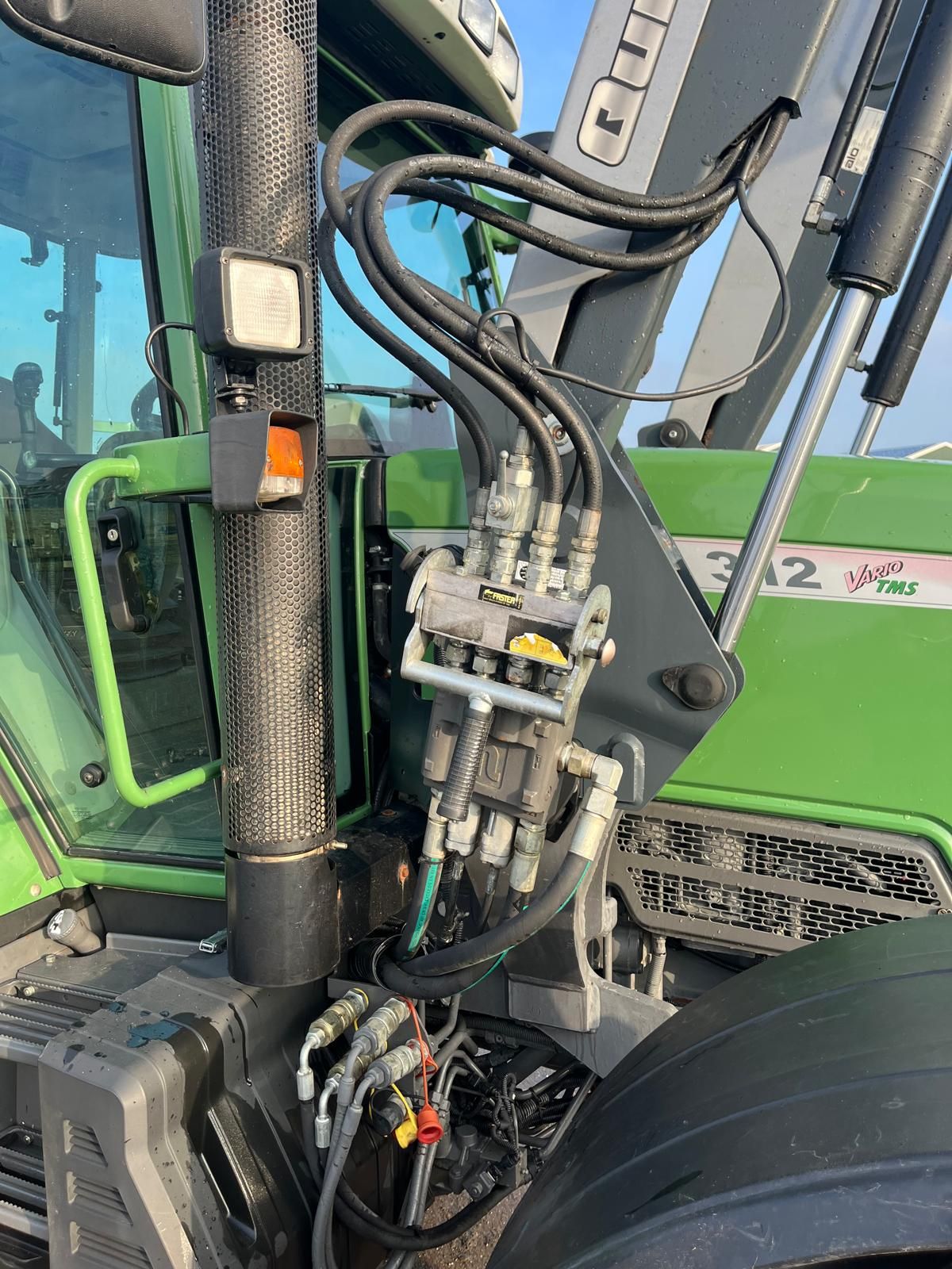 Fendt 312 Vario TMS met Quicke voorlader