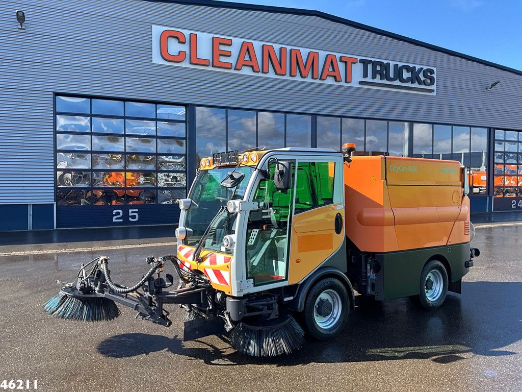 Bucher Citycat 2020 with 3-rd brush