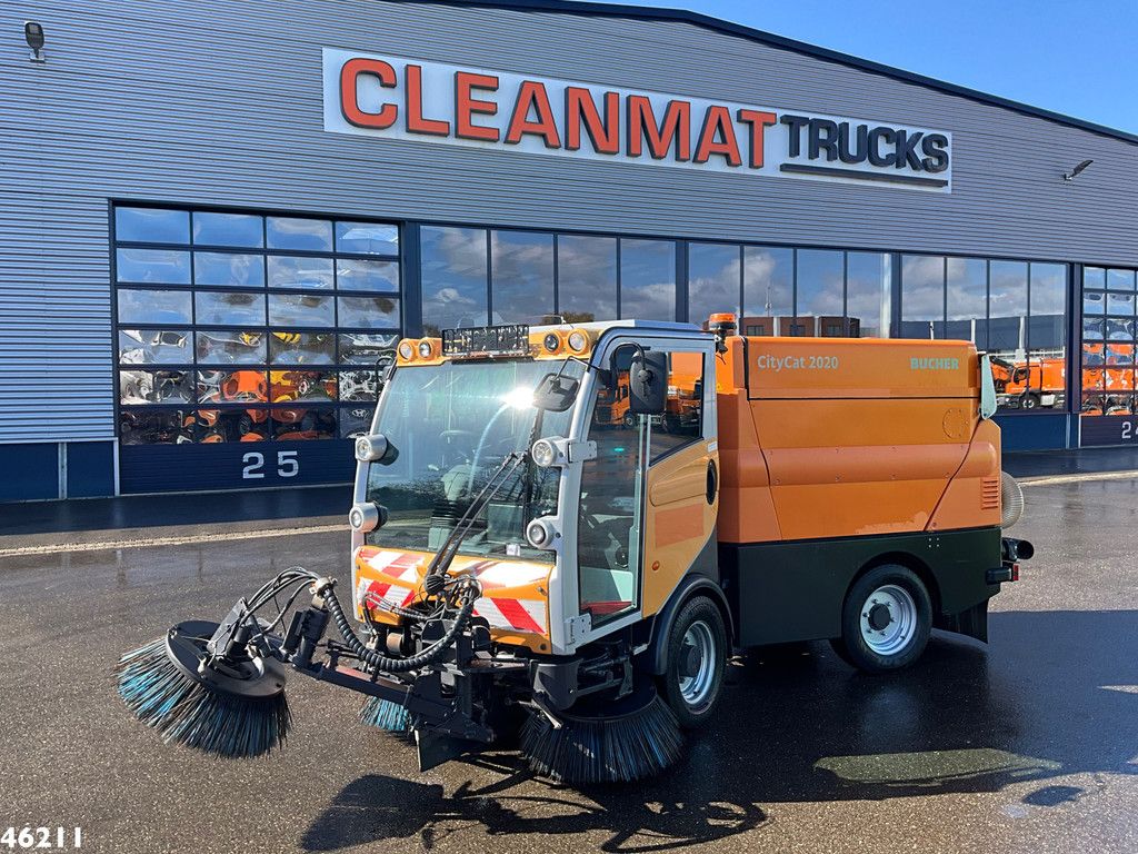 Bucher Citycat 2020 with 3-rd brush