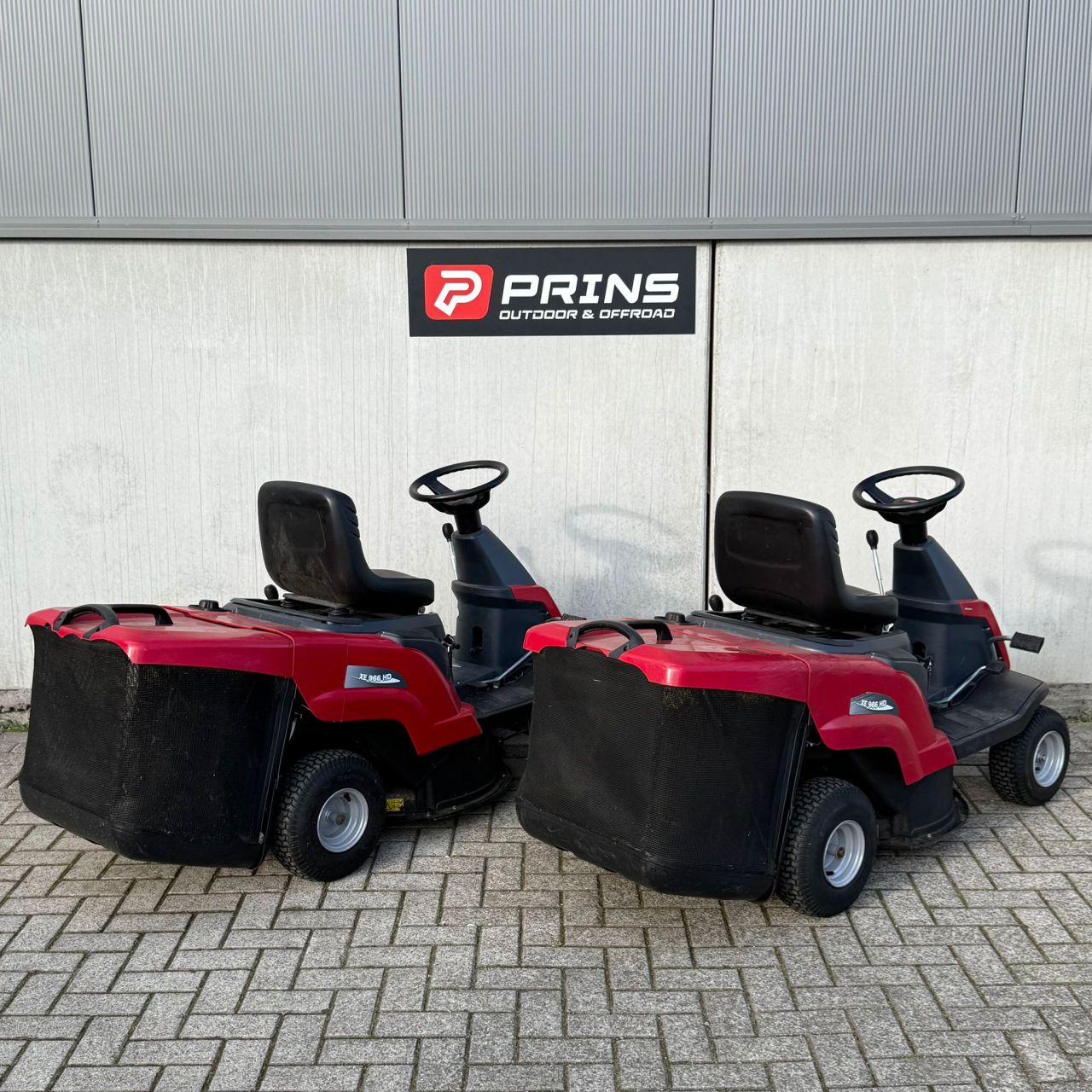 2x Castelgarden XE966 Zitmaaier met vangbak