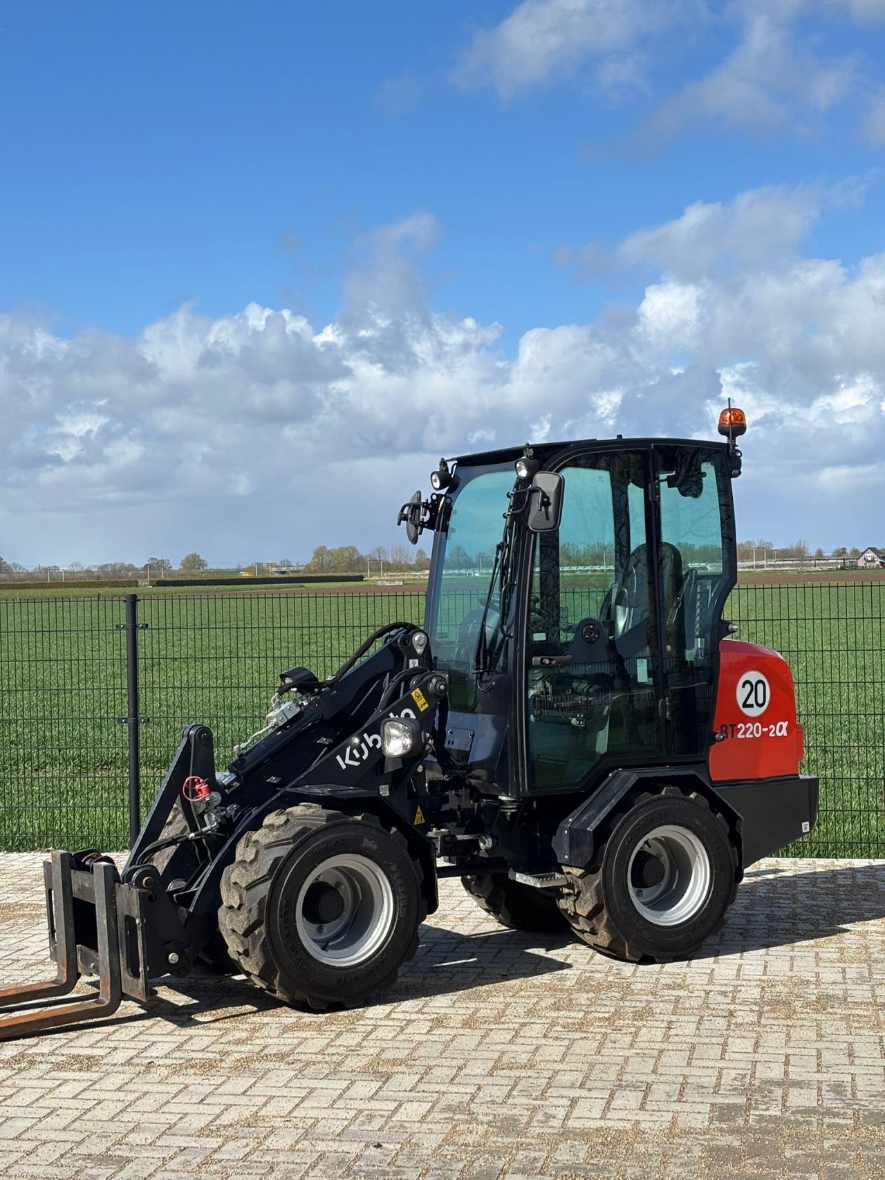 Giant g2300 extra HD Kubota rt220-2 ( 240 uur )