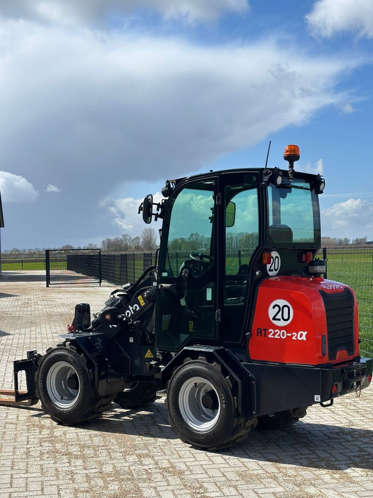 Giant g2300 extra HD Kubota rt220-2 ( 240 uur )