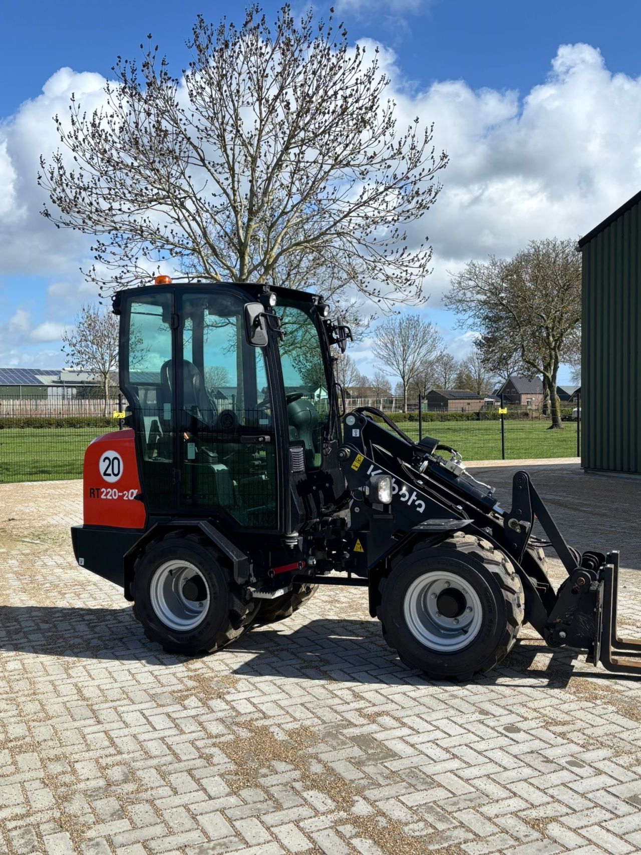 Giant g2300 extra HD Kubota rt220-2 ( 240 uur )