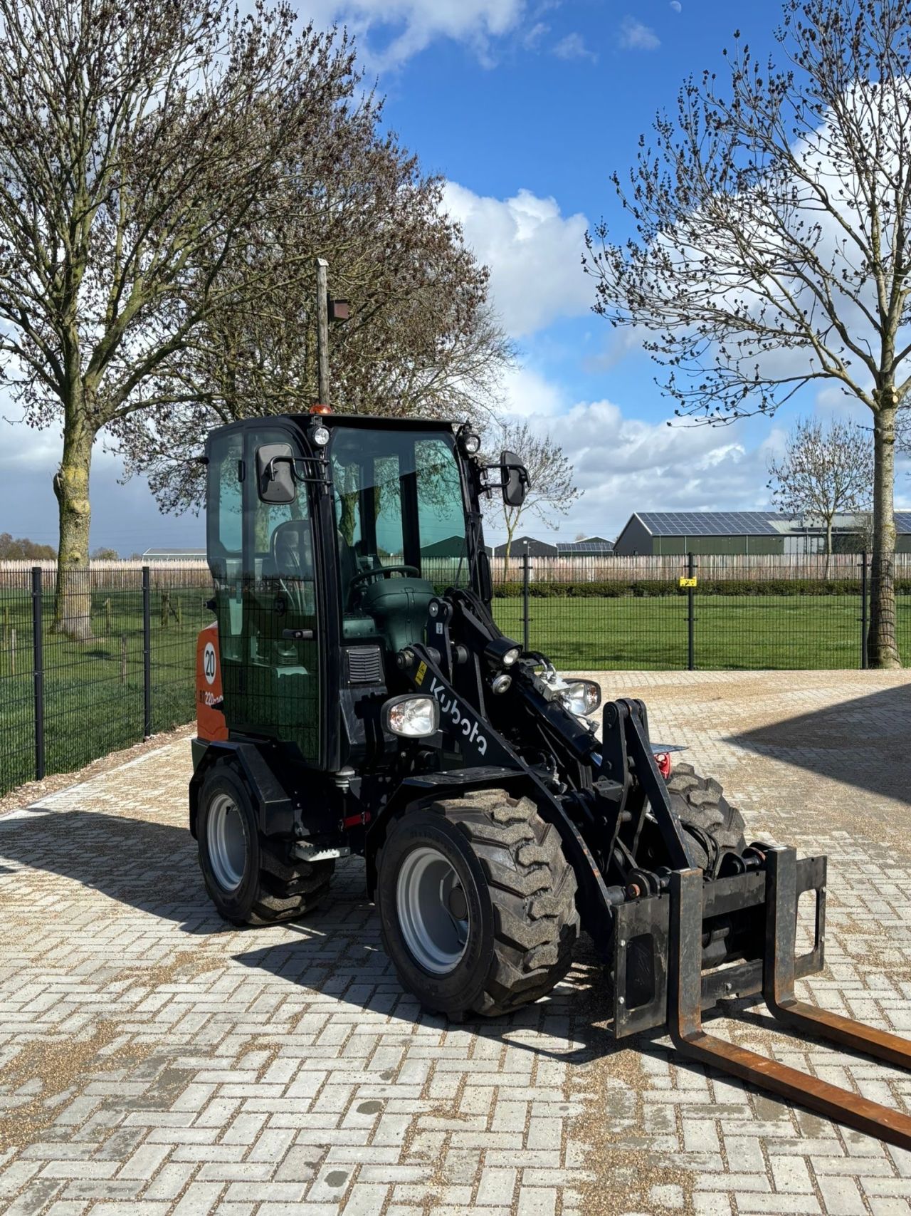 Giant g2300 extra HD Kubota rt220-2 ( 240 uur )