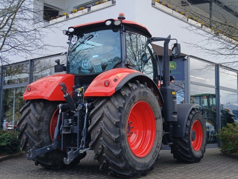 Kubota M7153