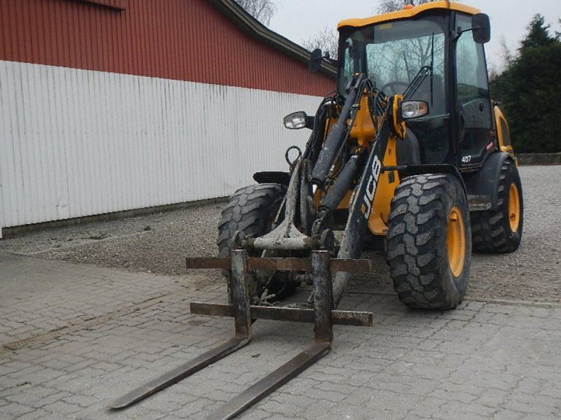 JCB 407