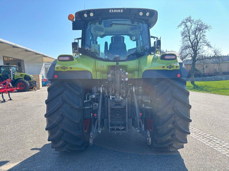 Claas Arion 550