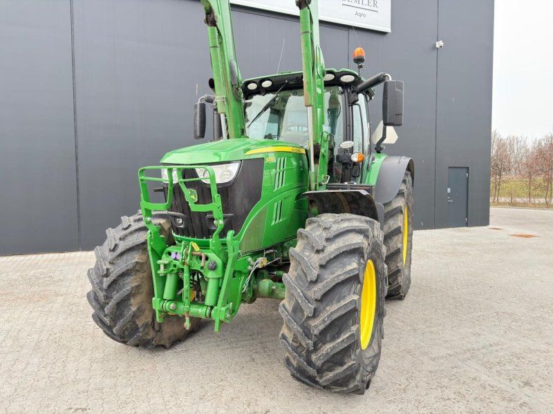John Deere 6215R