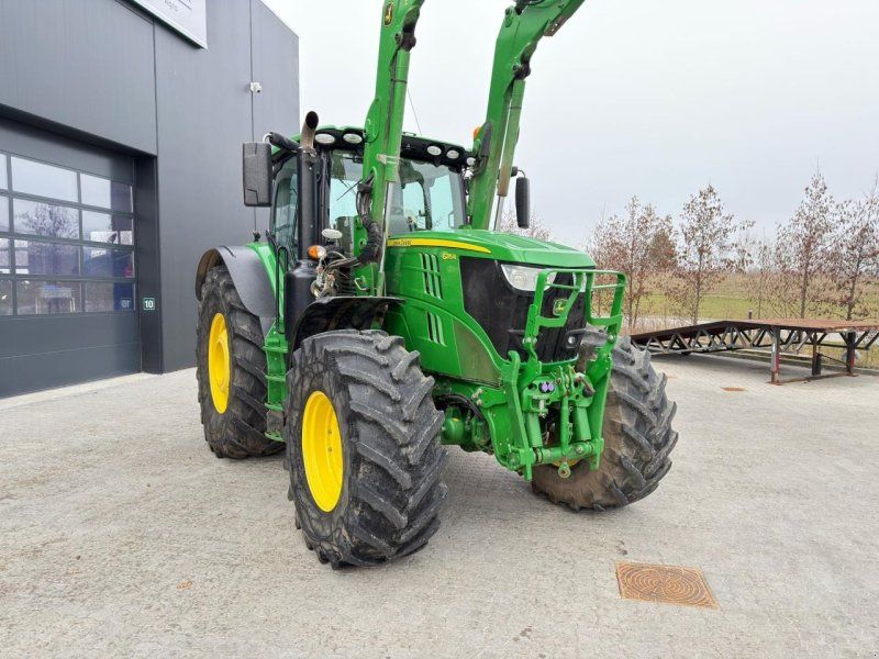 John Deere 6215R