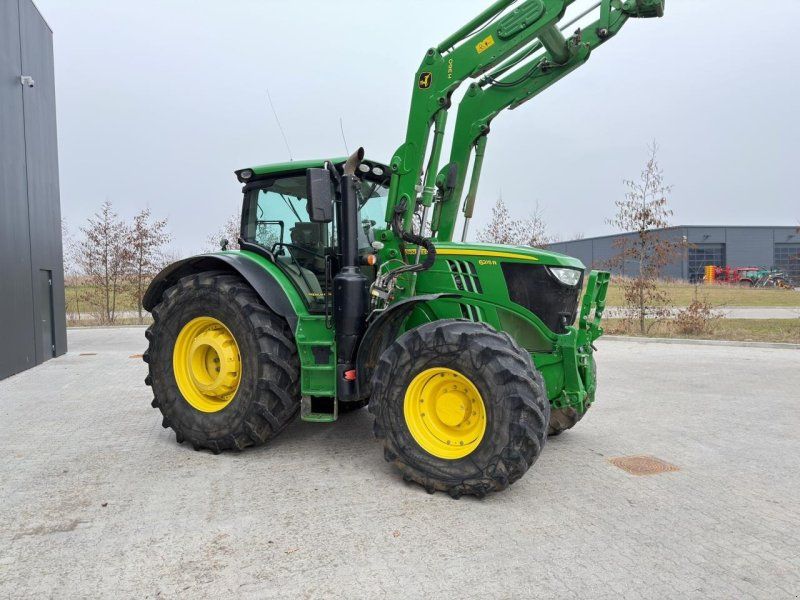 John Deere 6215R