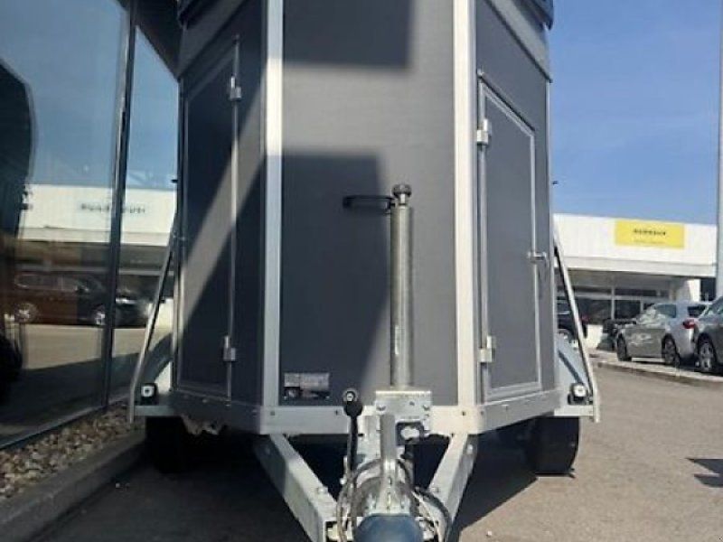 Blomert Nairobi 2 Pferde Aluboden 2,4t. Sattelkammer