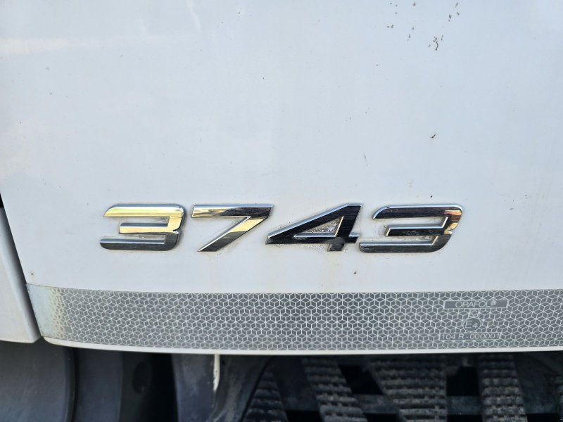 Mercedes-Benz 3743