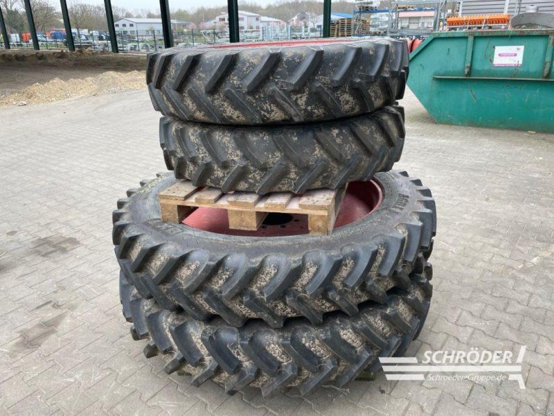 Fendt 2X 270/95 R32 / 2X 320/90 R46 BKT