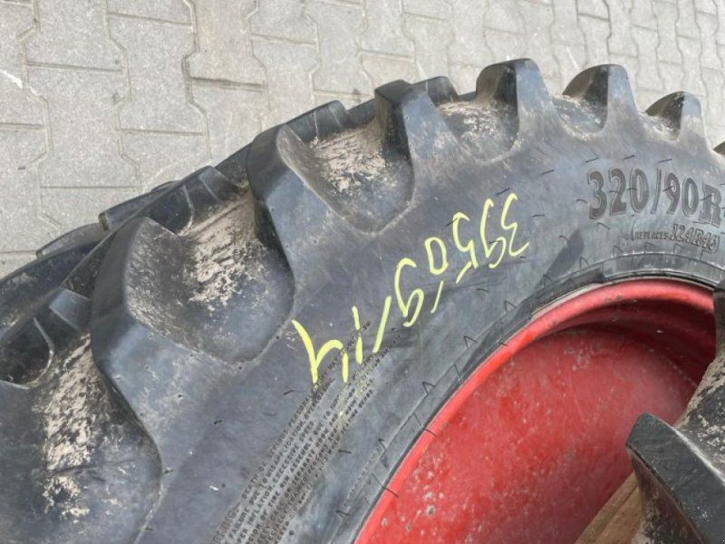 Fendt 2X 270/95 R32 / 2X 320/90 R46 BKT