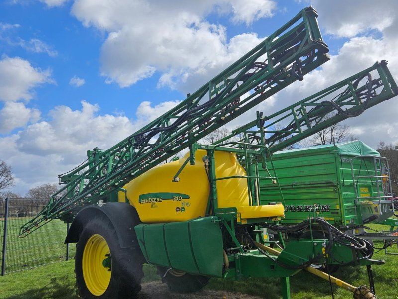John Deere 740 i