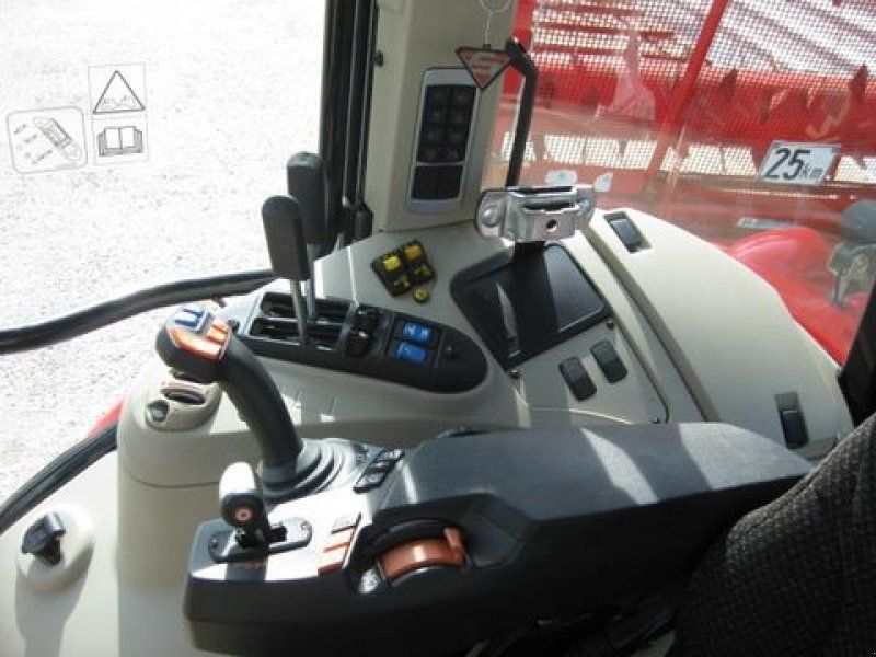 Massey Ferguson 5709 S