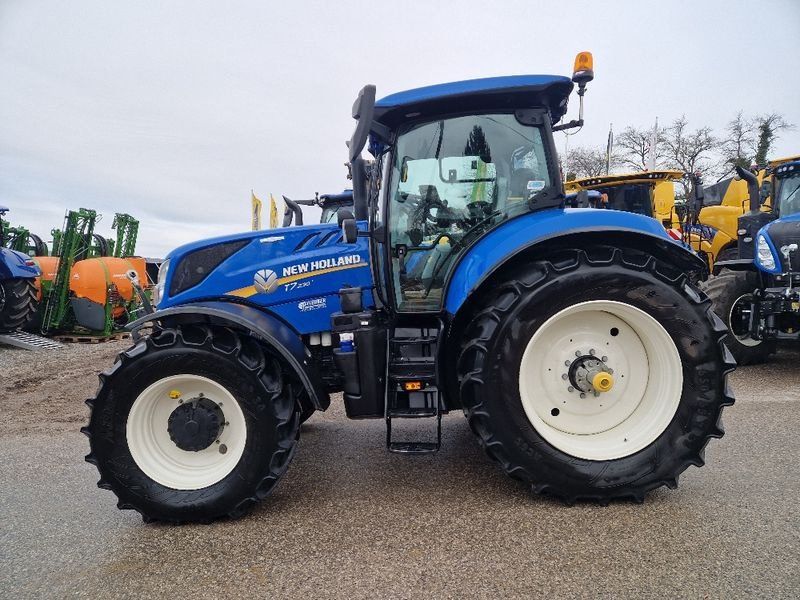 New Holland T7.230 Auto Command SideWinder II (Stage V)
