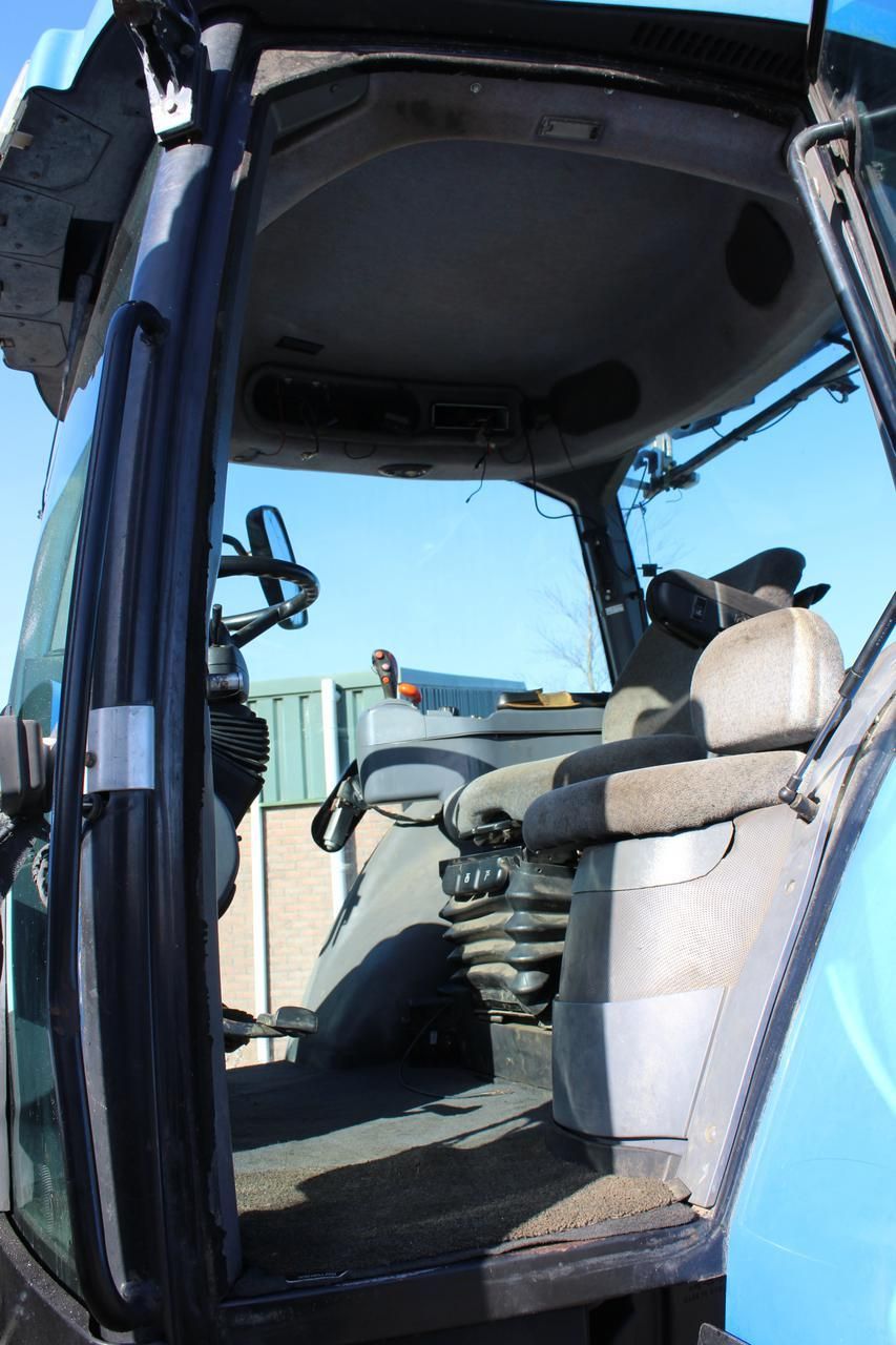 New Holland T8020