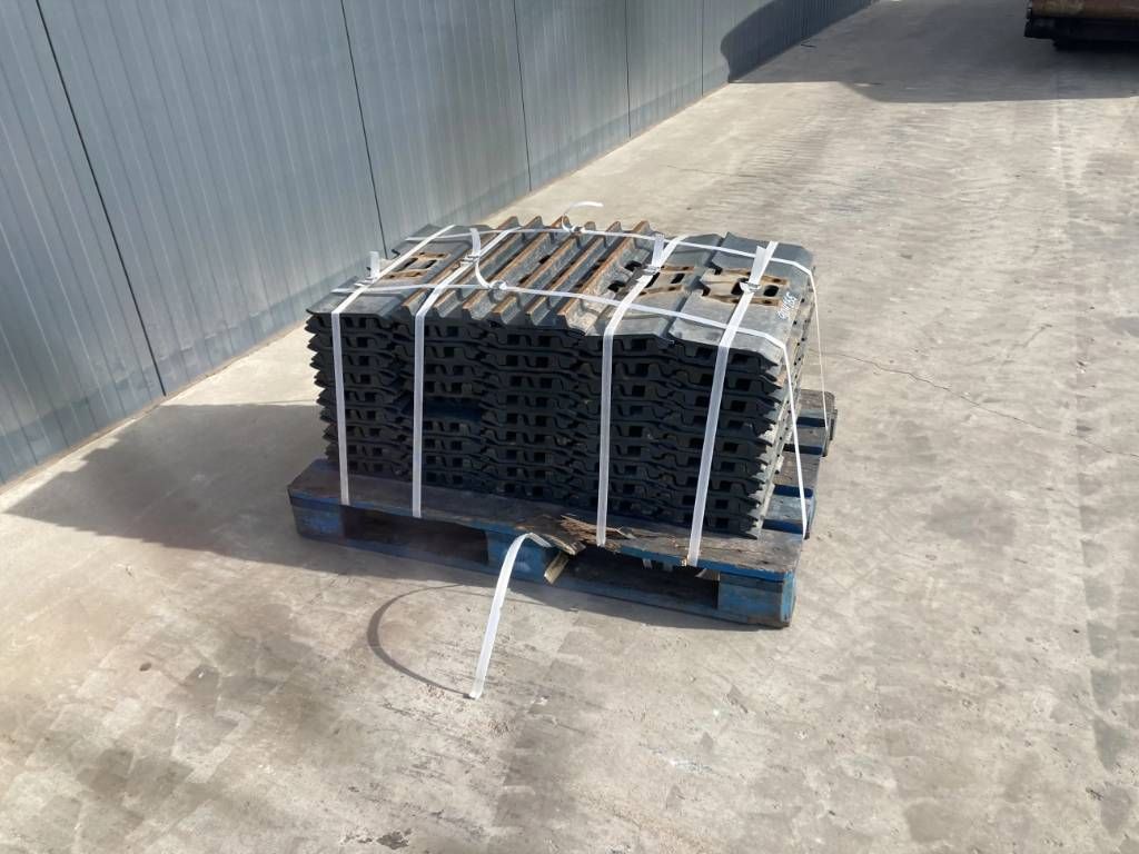 Komatsu PC150 / PC160 / PC180 / PC210 / PC240 3 Grouser 60