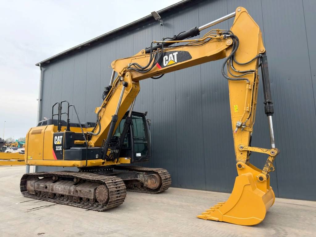 CAT 323EL VA