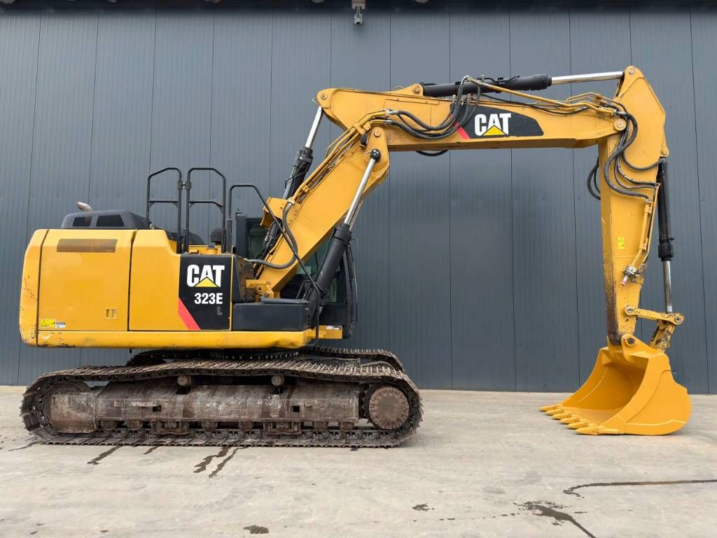 CAT 323EL VA
