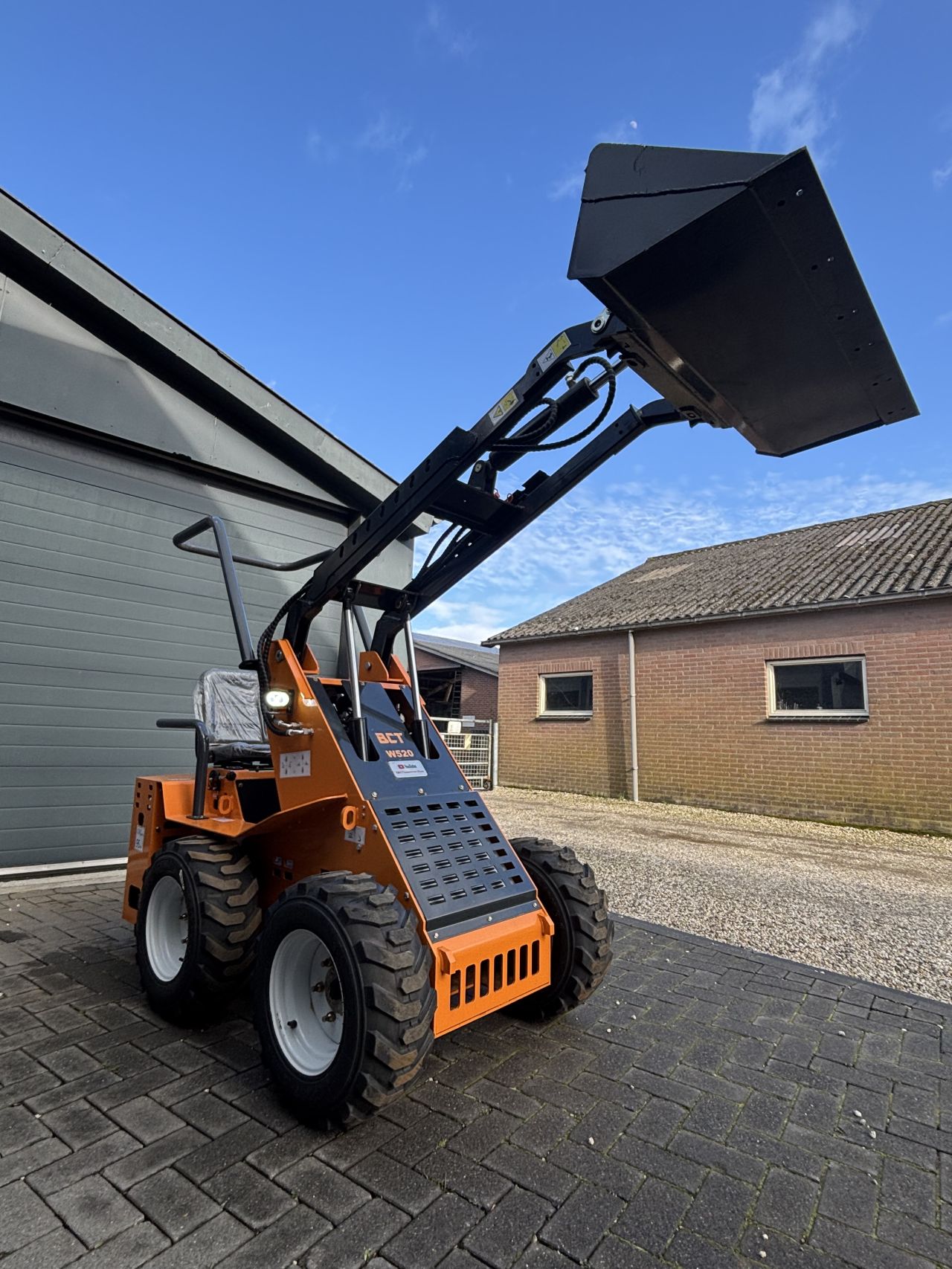 BCT Minishovel ( bobcat skidster)