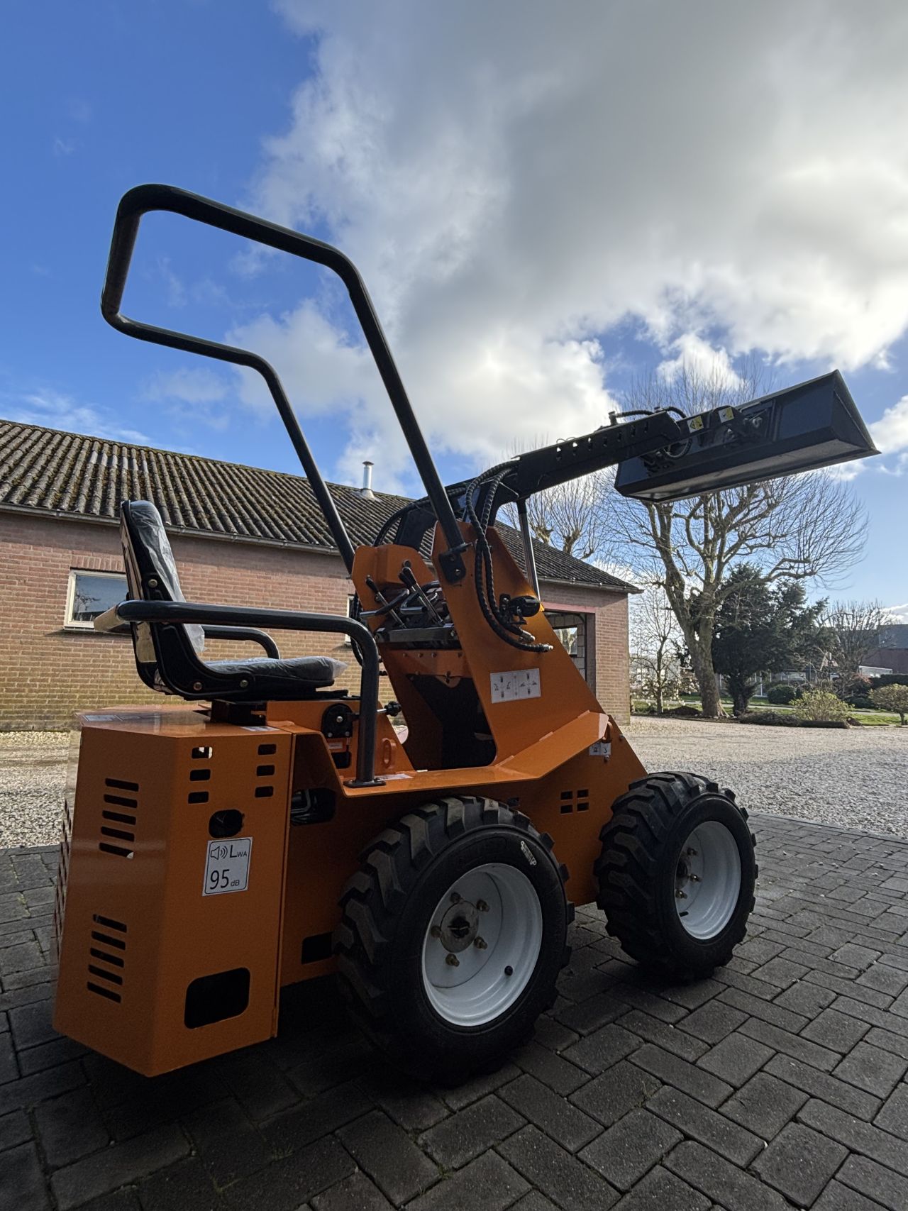 BCT Minishovel ( bobcat skidster)