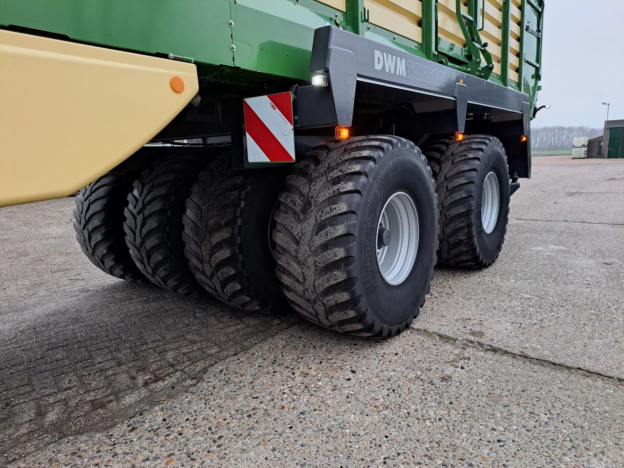 Krone ZX 470 GL met 8 wielig onderstel
