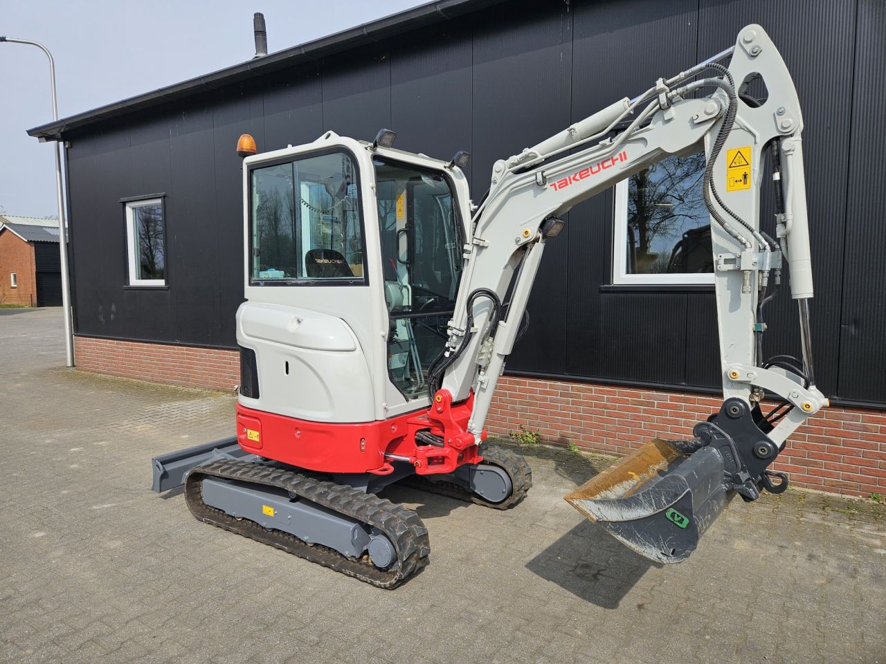 Takeuchi TB325R