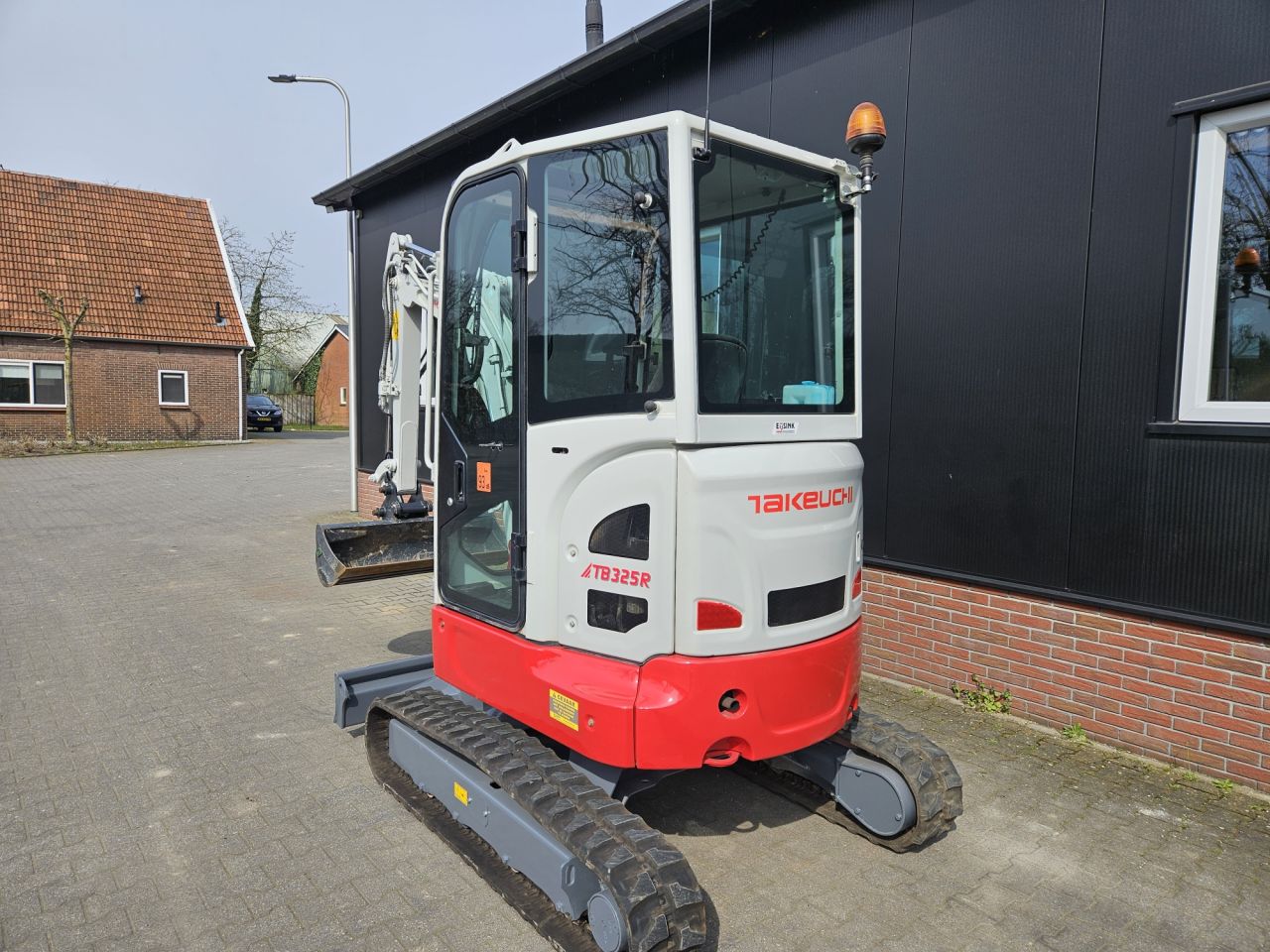Takeuchi TB325R