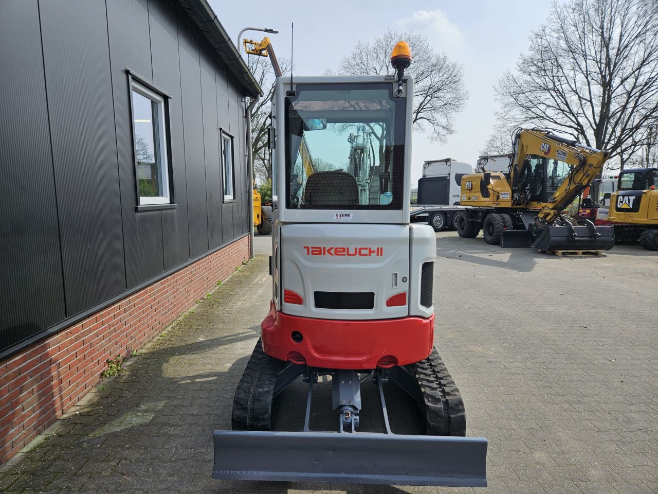 Takeuchi TB325R