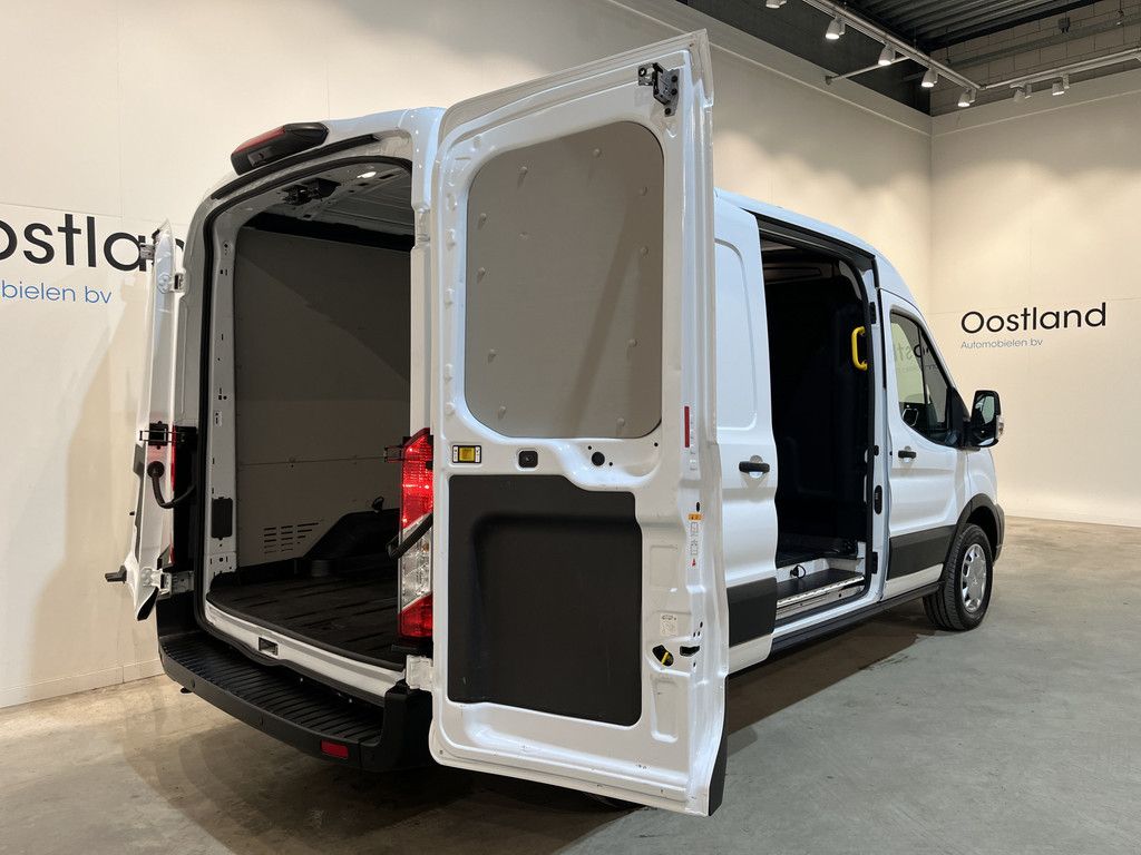 Ford E-Transit 350 L2H2 Trend 68 kWh / 100% Elektrisch !! / Airco / Cruise Control / CarPlay / Camera / Navigatie / 3-Zits / 13.850 KM !!
