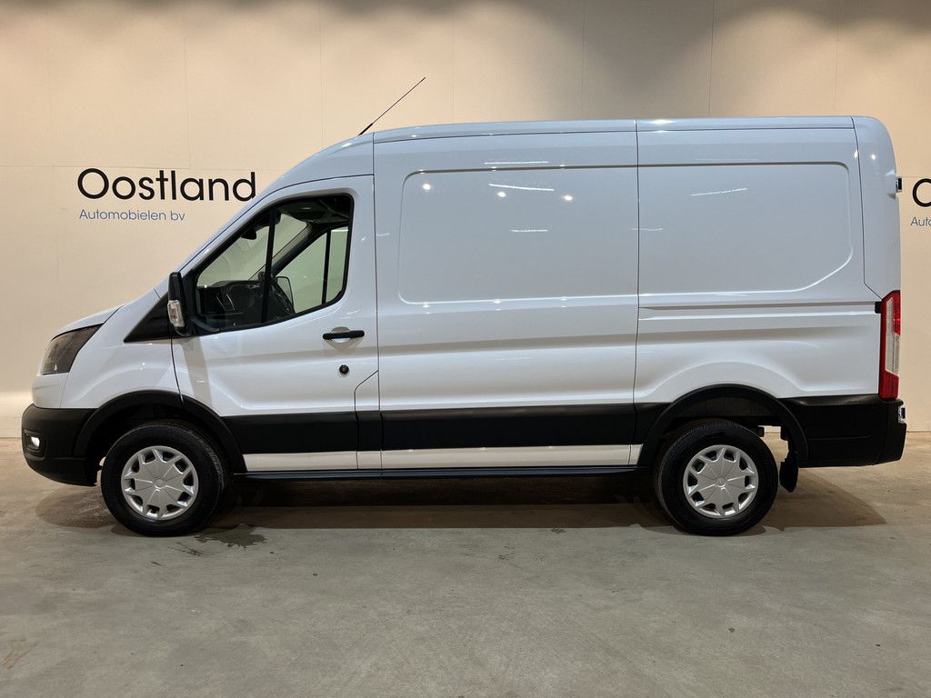 Ford E-Transit 350 L2H2 Trend 68 kWh / 100% Elektrisch !! / Airco / Cruise Control / CarPlay / Camera / Navigatie / 3-Zits / 13.850 KM !!