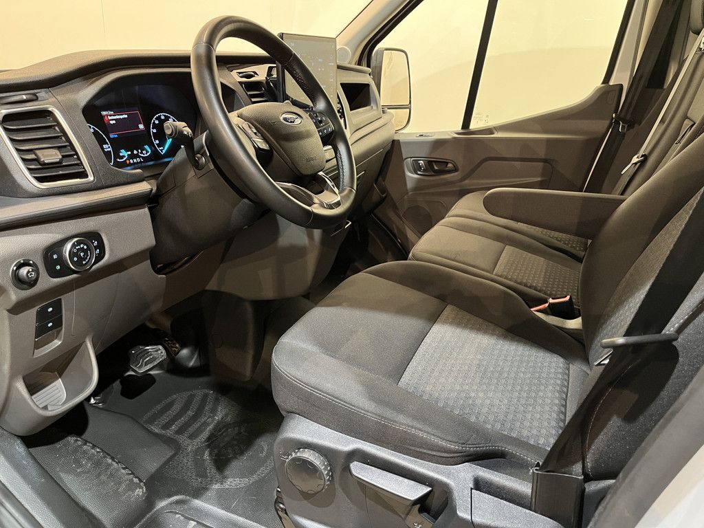 Ford E-Transit 350 L2H2 Trend 68 kWh / 100% Elektrisch !! / Airco / Cruise Control / CarPlay / Camera / Navigatie / 3-Zits / 13.850 KM !!