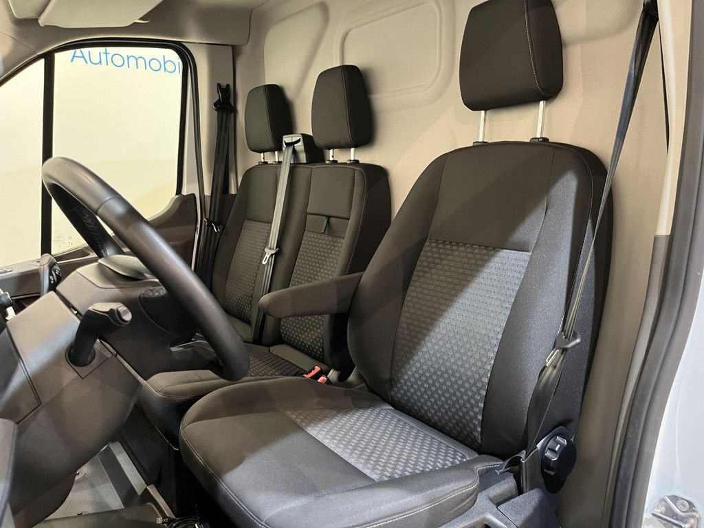 Ford E-Transit 350 L2H2 Trend 68 kWh / 100% Elektrisch !! / Airco / Cruise Control / CarPlay / Camera / Navigatie / 3-Zits / 13.850 KM !!