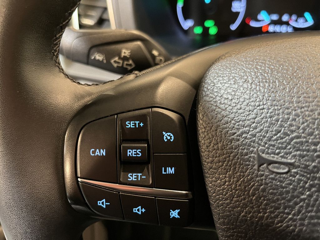 Ford E-Transit 350 L2H2 Trend 68 kWh / 100% Elektrisch !! / Airco / Cruise Control / CarPlay / Camera / Navigatie / 3-Zits / 13.850 KM !!