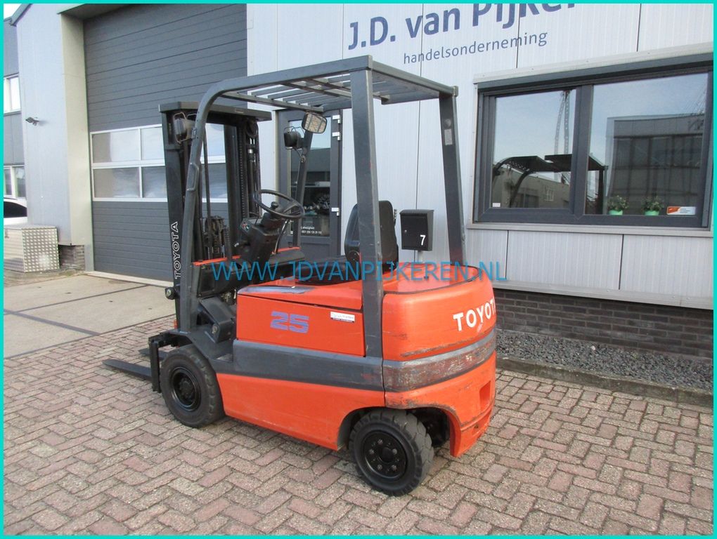 Toyota FBMF25 2.5t elektro triplex4.7m+freelift+sideshift