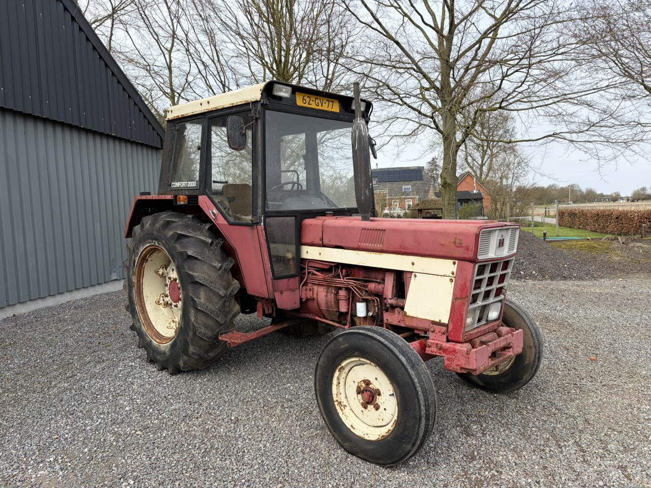 International 844 met cabine en stuurbekrachtiging MARGE