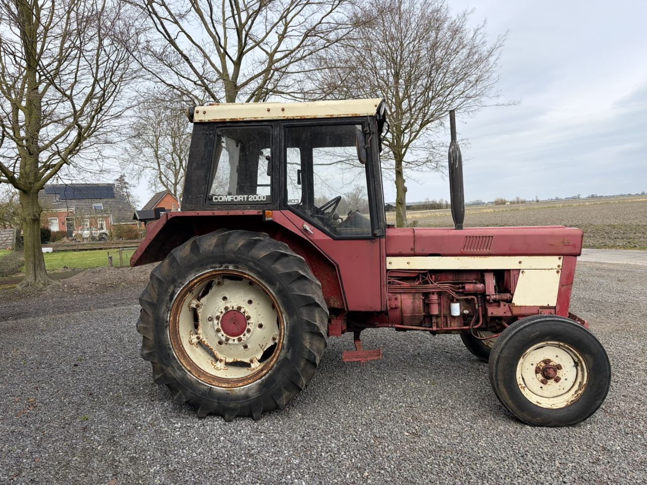 International 844 met cabine en stuurbekrachtiging MARGE