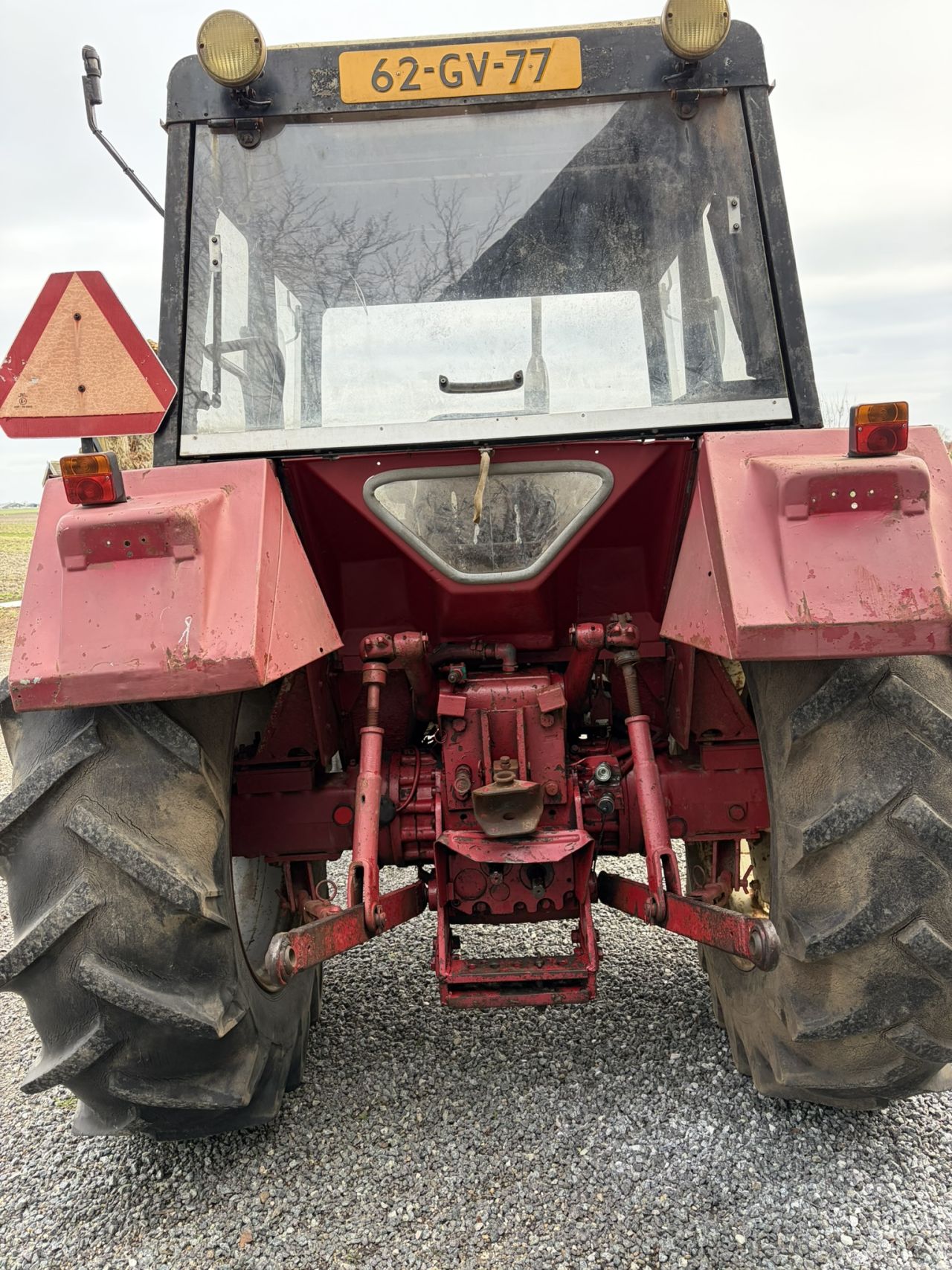 International 844 met cabine en stuurbekrachtiging MARGE