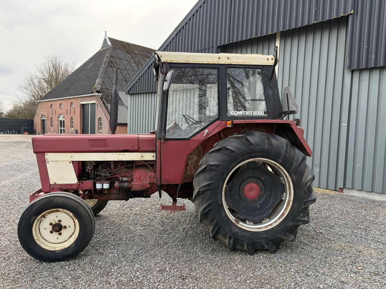 International 844 met cabine en stuurbekrachtiging MARGE